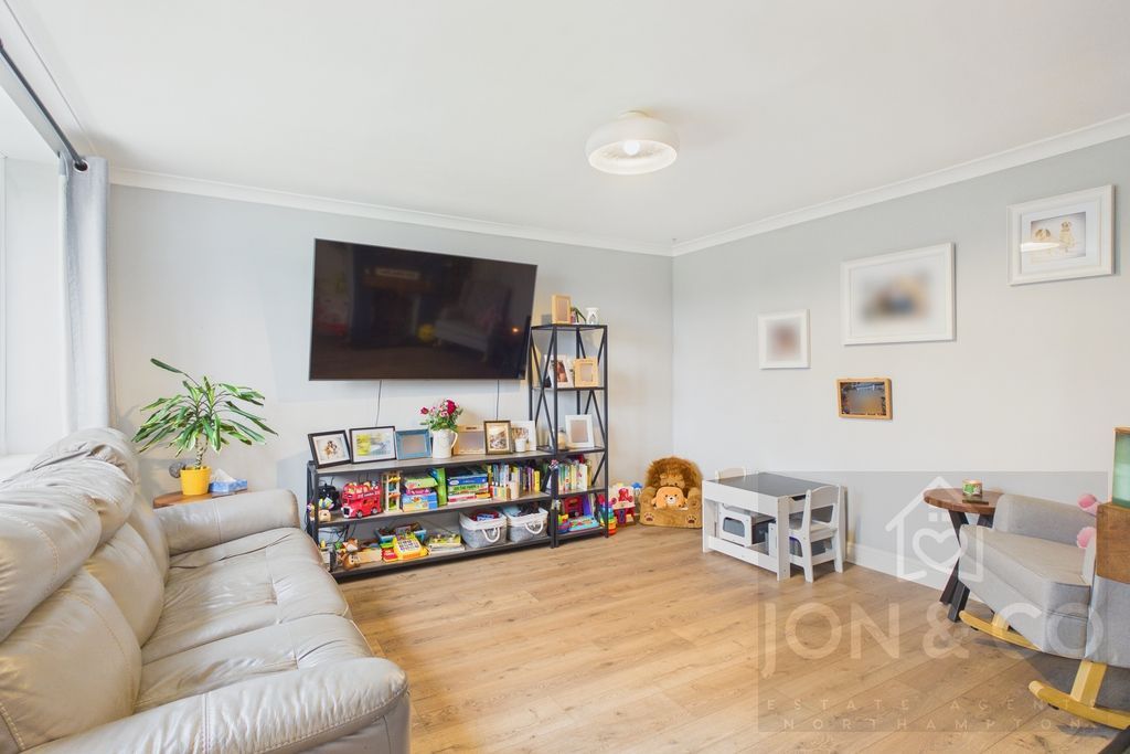 Property photo 2 of 21