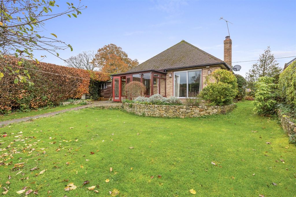 Property photo 2 of 15 Merano, School Close, Cryers Hill Hp15 6Jx-11.Jpg