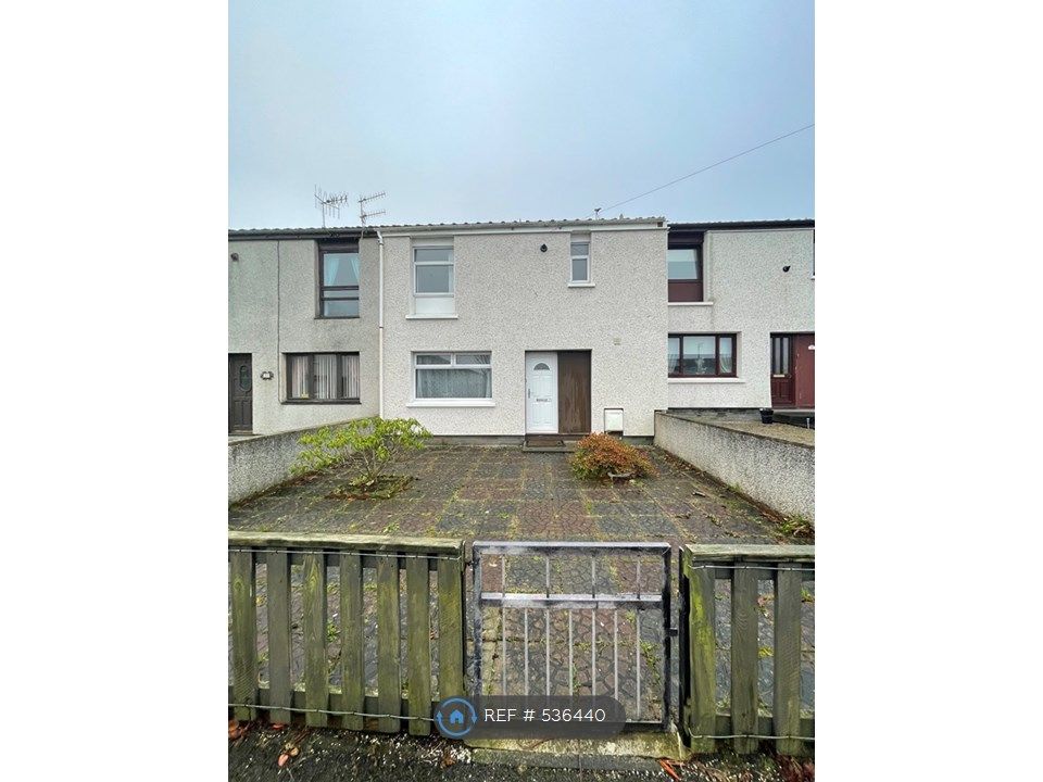 3 bed terraced house to rent Meethill