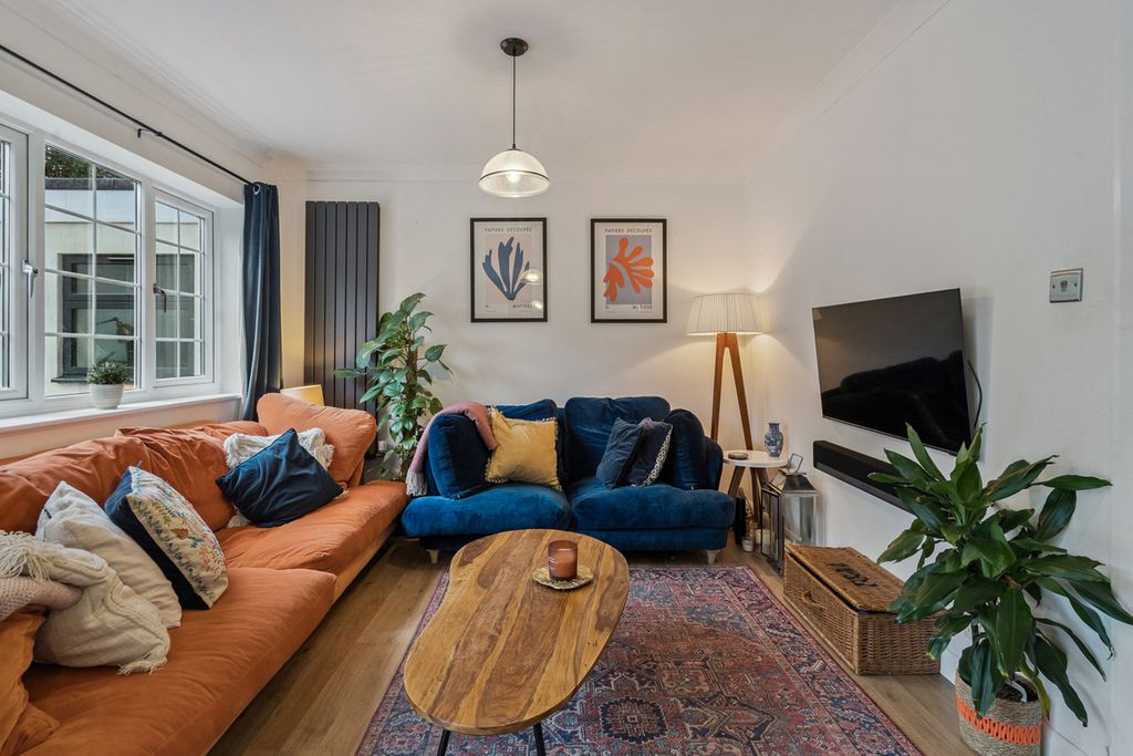 Property photo 2 of 17