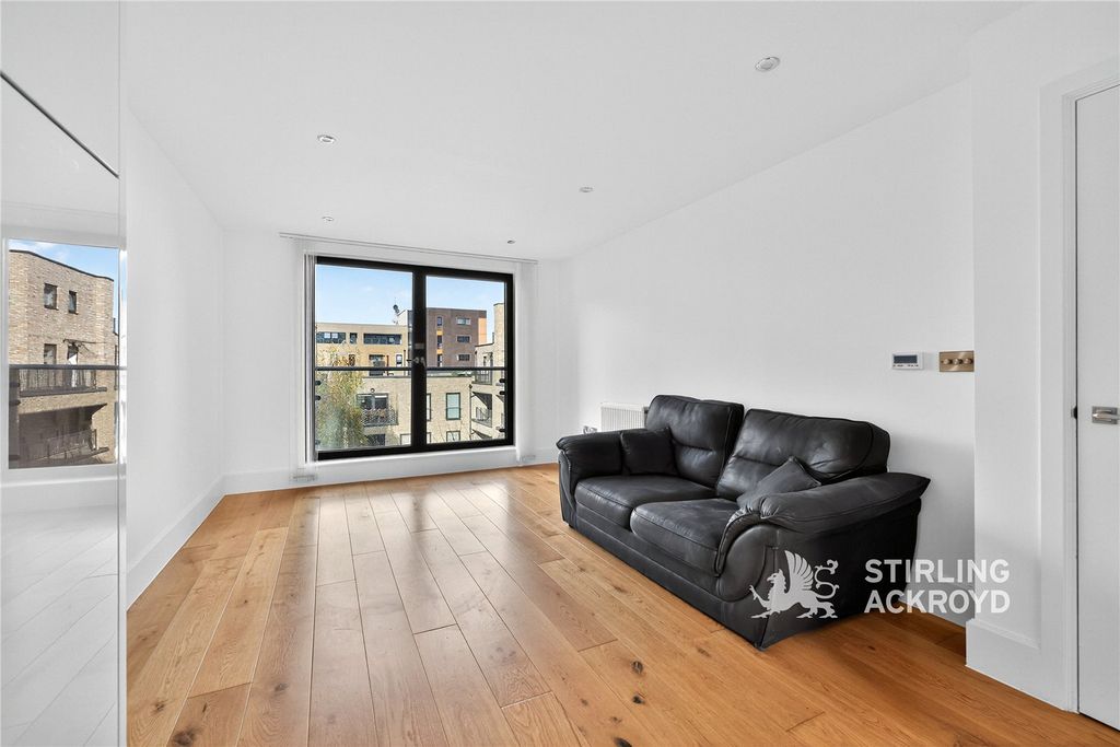 Property photo 2 of 18 Reception Room