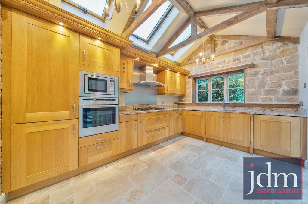 Property photo 3 of 11 0E11c1Ae-A57F-448...