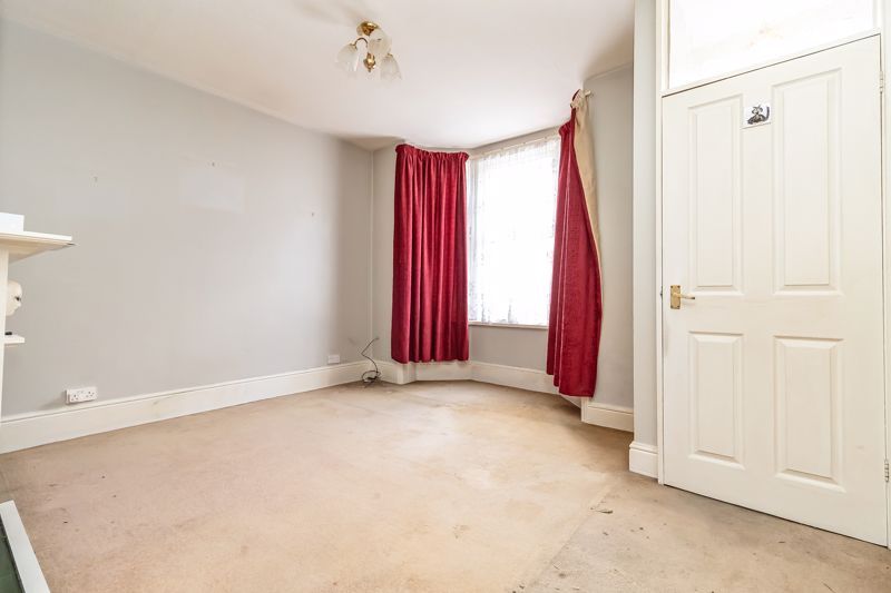 Property photo 2 of 14 .