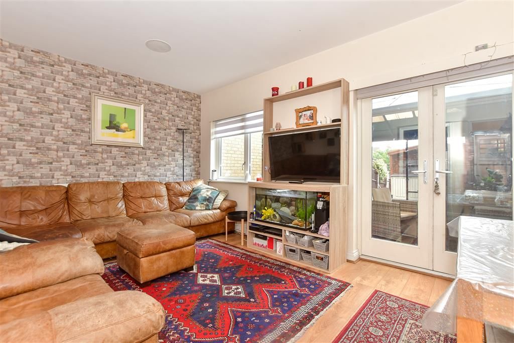 Property photo 1 of 12 Lounge