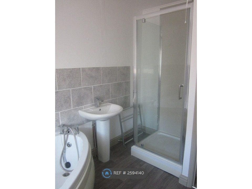 Property photo 1 of 7 Bathroom