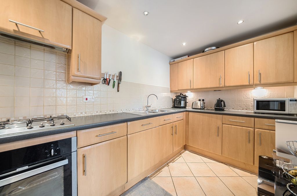 Property photo 2 of 18 1305344-10-684073...