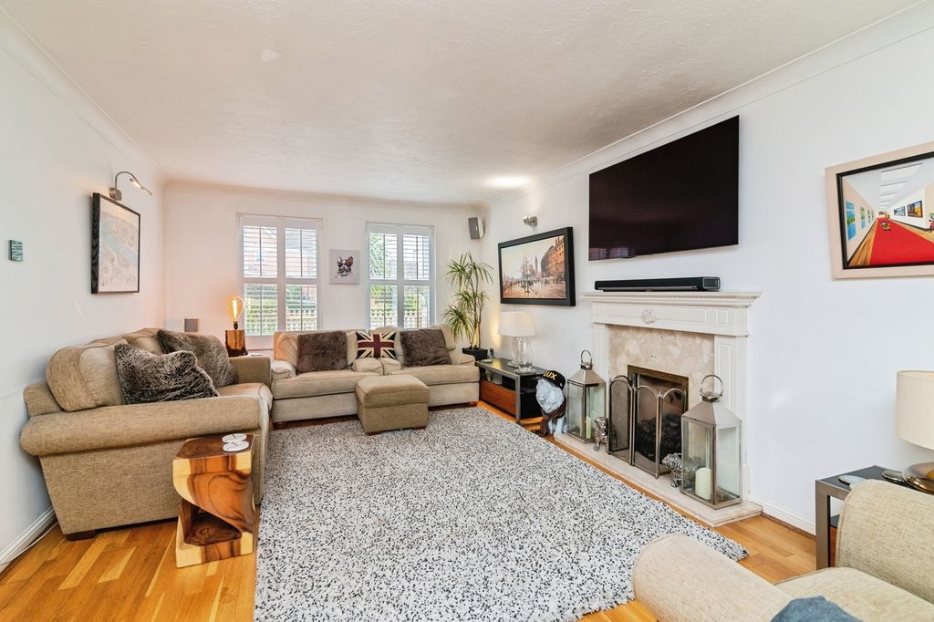 Property photo 3 of 31 Pbox-Img.Jpg