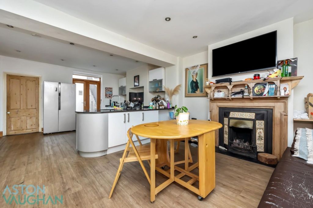 Property photo 2 of 13 4632761