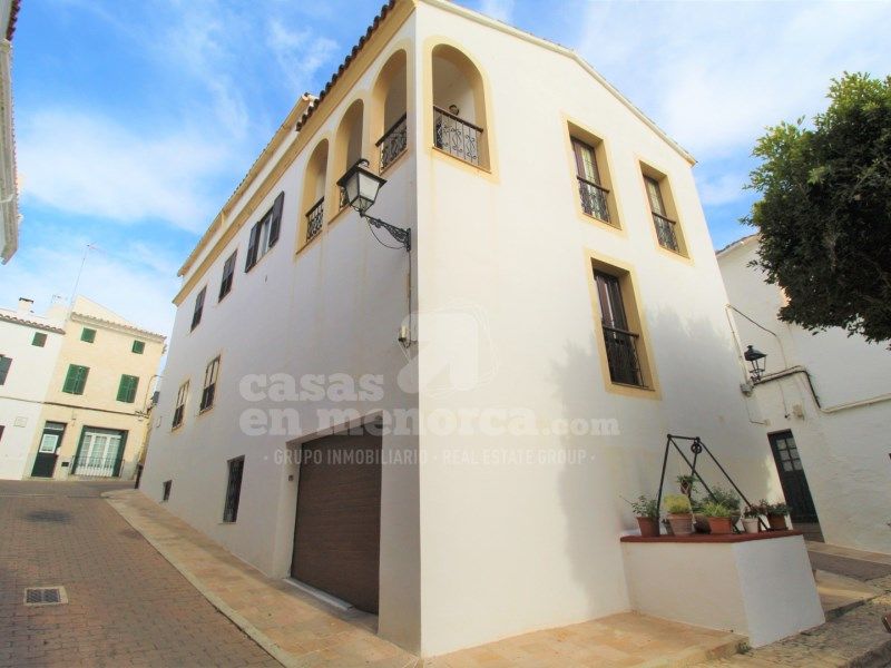 Property photo 2 of 34