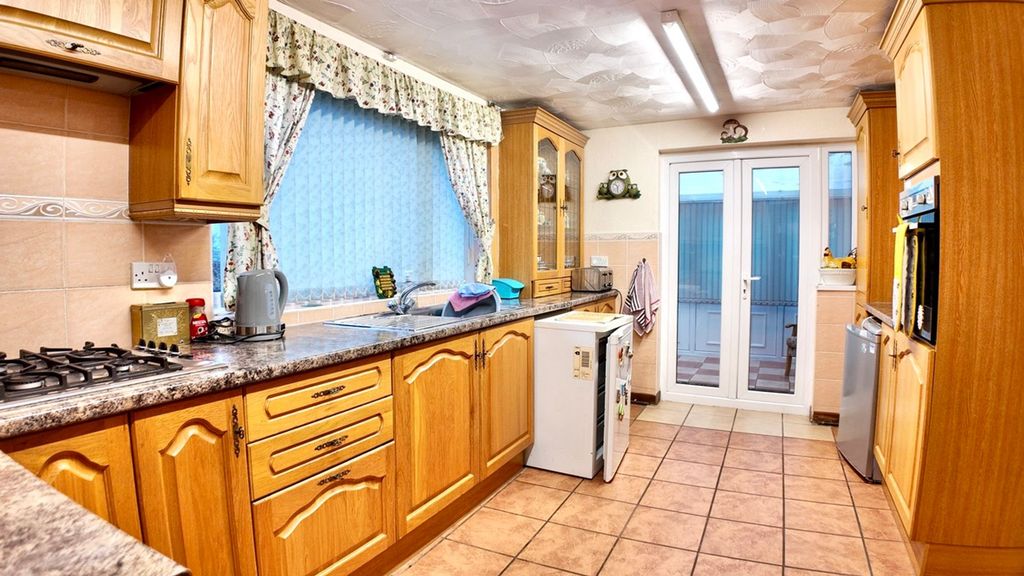 Property photo 2 of 24