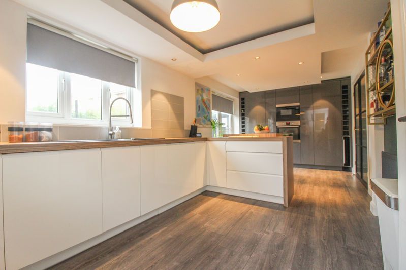 Property photo 3 of 17 Photo 11