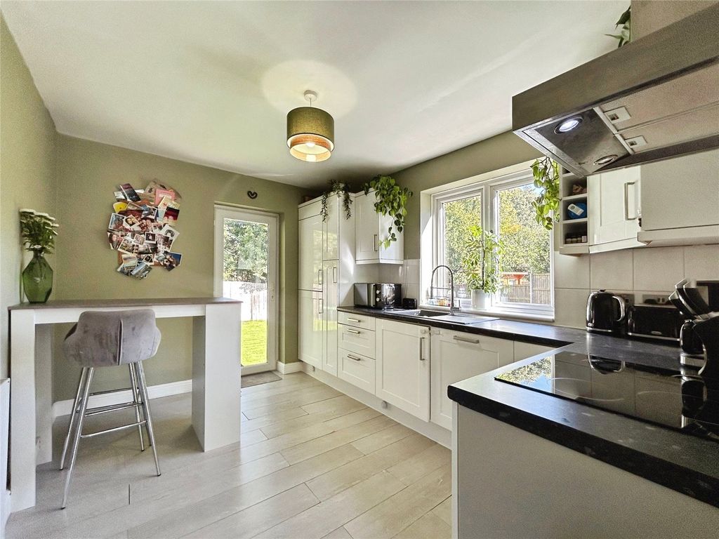 Property photo 3 of 11 Picture No. 14