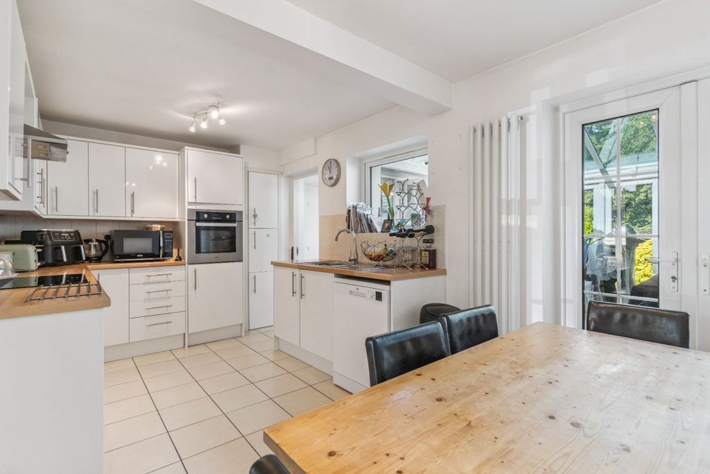 Property photo 3 of 24 4243159