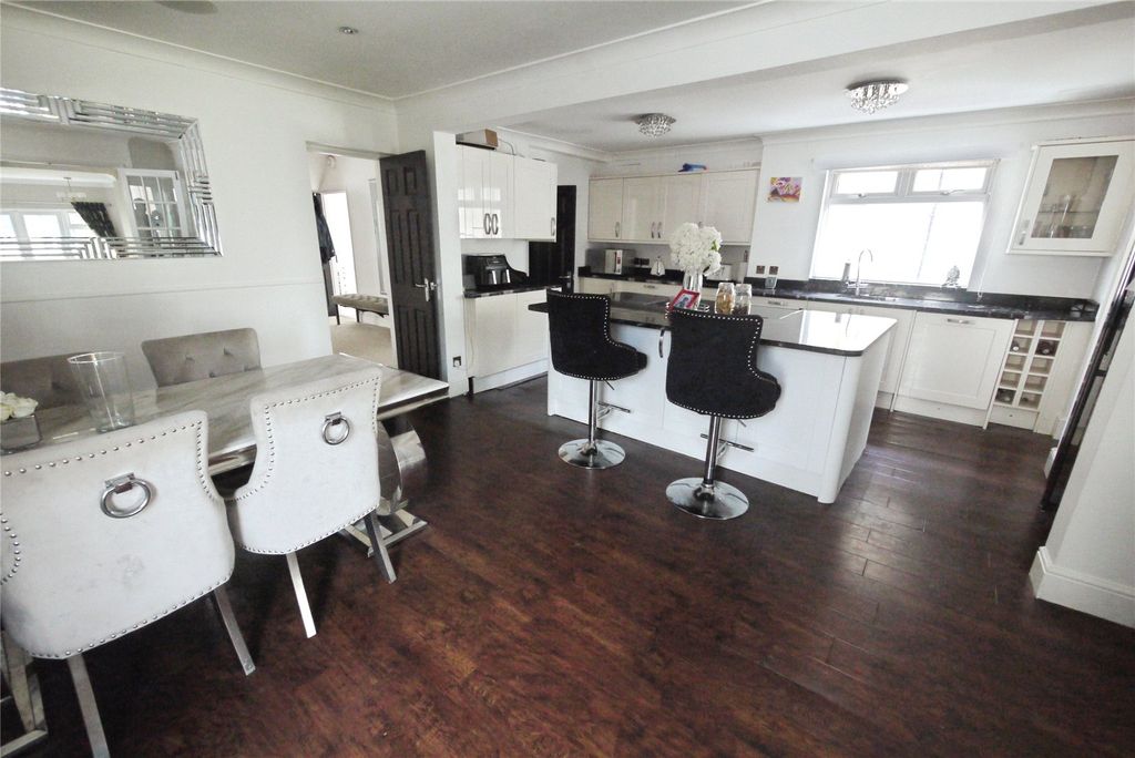 Property photo 2 of 20 Kitchen/Dining Room