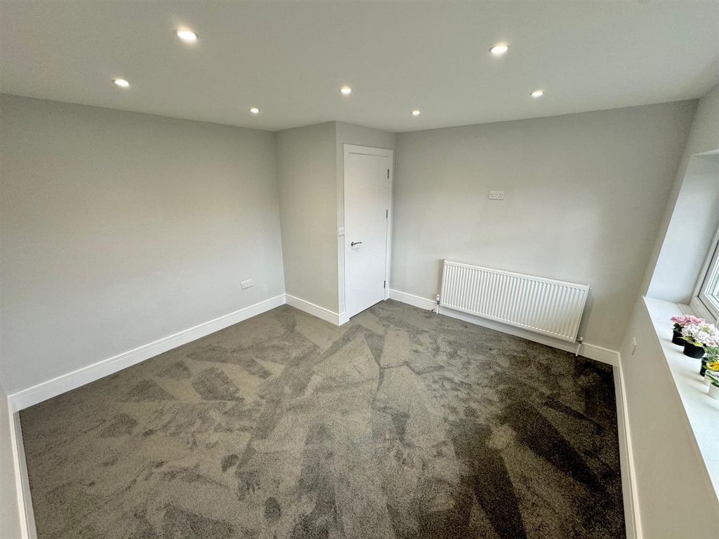 Property photo 3 of 9 Bedroom2.Jpg