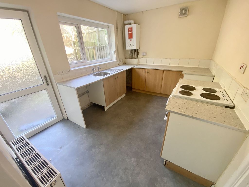 Property photo 3 of 9 Kitchen