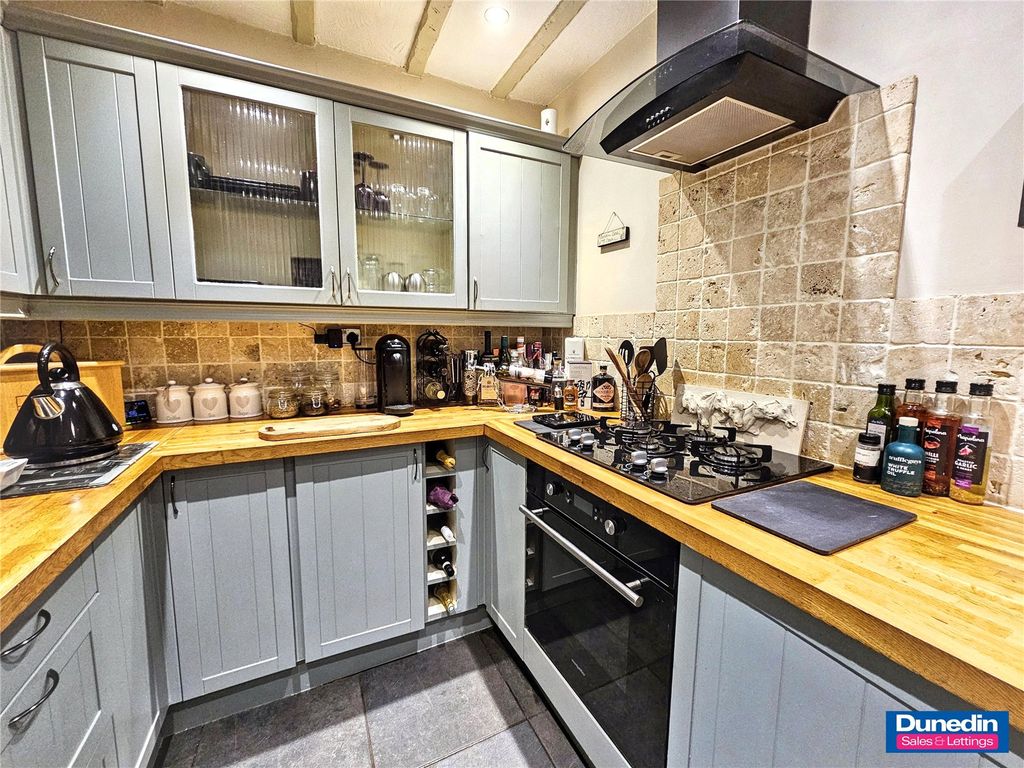 Property photo 3 of 30 Picture No. 18