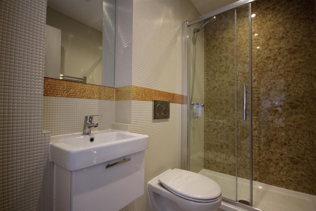 Property photo 3 of 16 404 d.Jpg