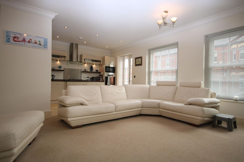 Property photo 2 of 20 Living Room