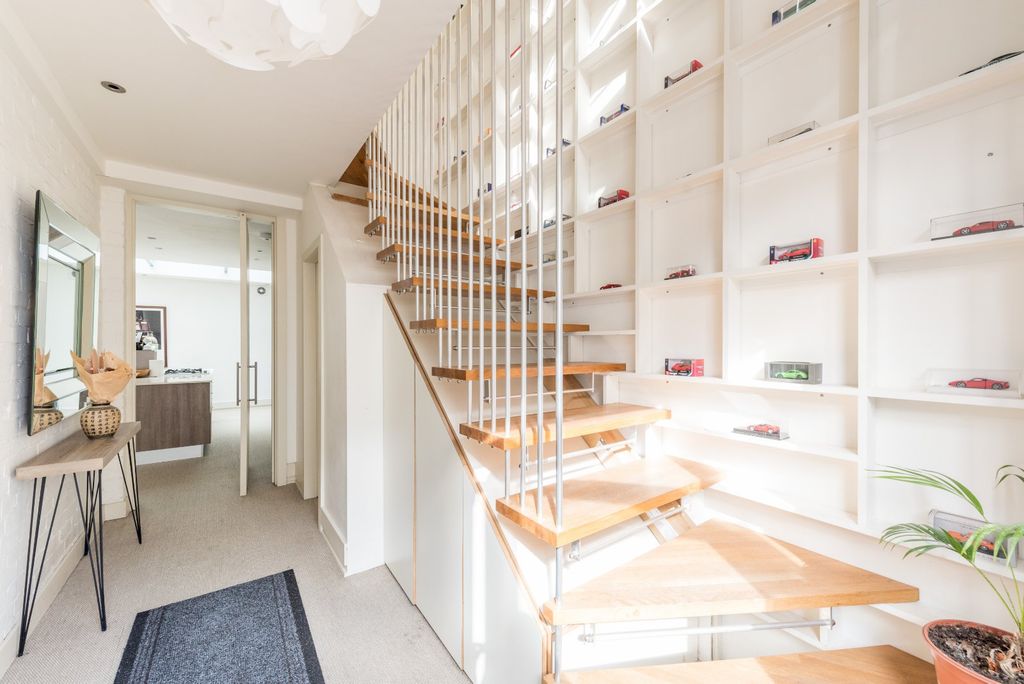 Property photo 2 of 14 Ground Floor