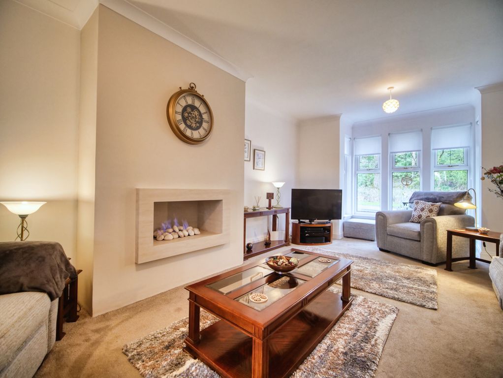 Property photo 2 of 33 Lounge