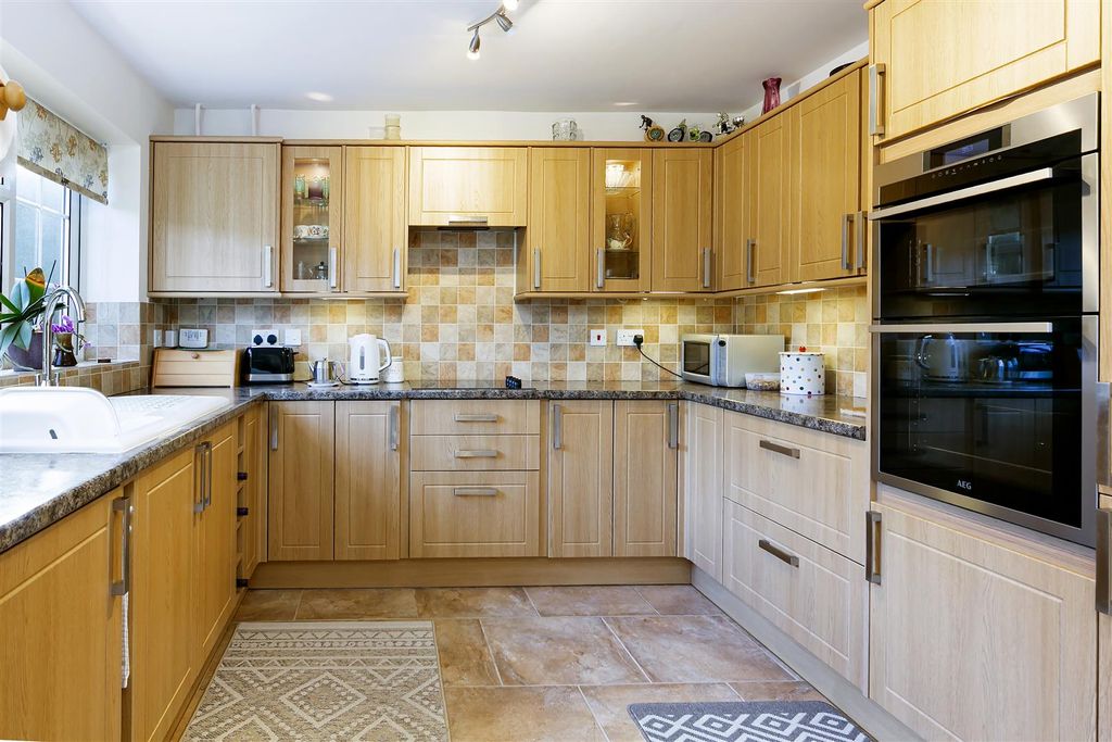 Property photo 3 of 23