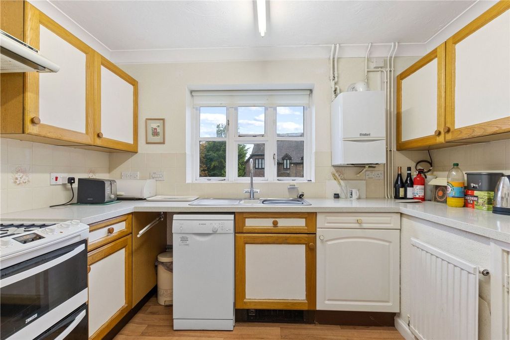 Property photo 3 of 18 Kitchen