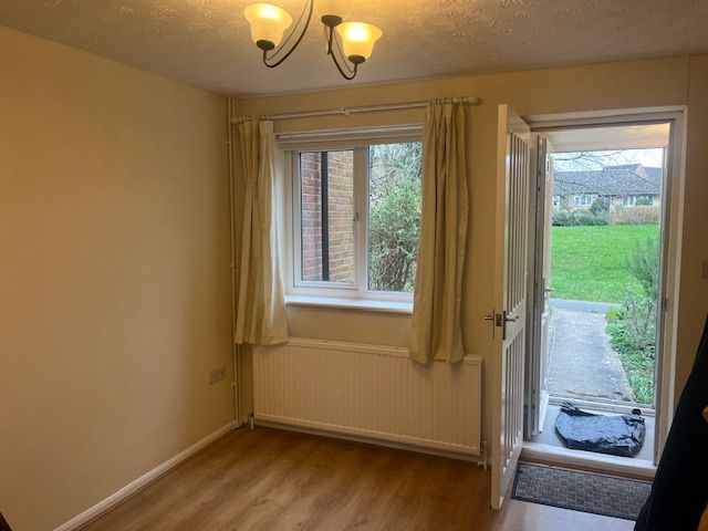 Property photo 3 of 9 Lounge