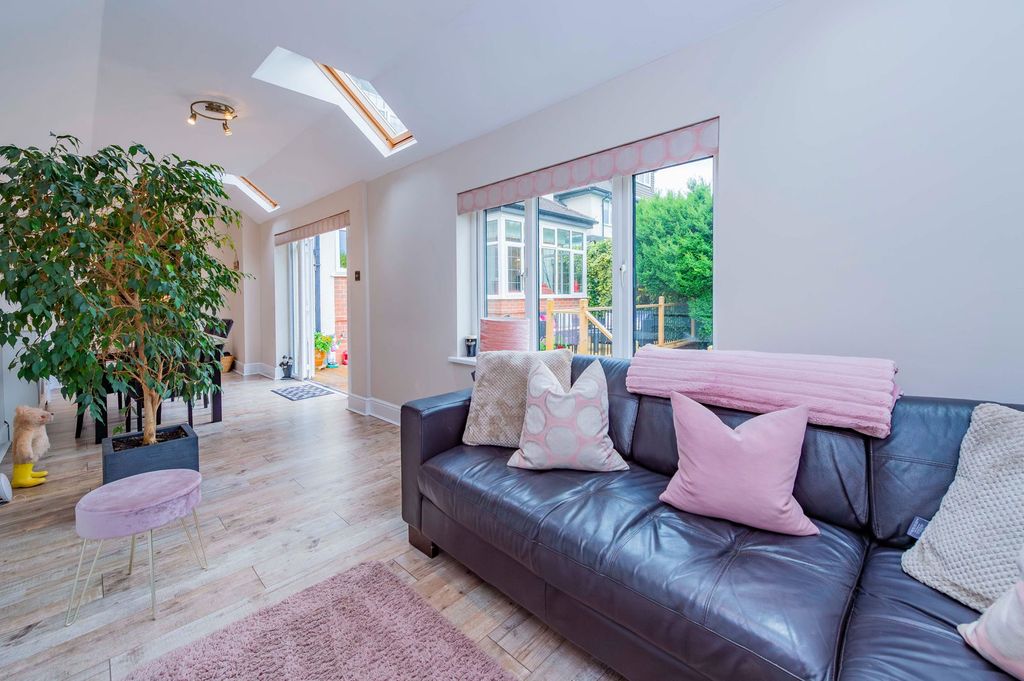 Property photo 3 of 54