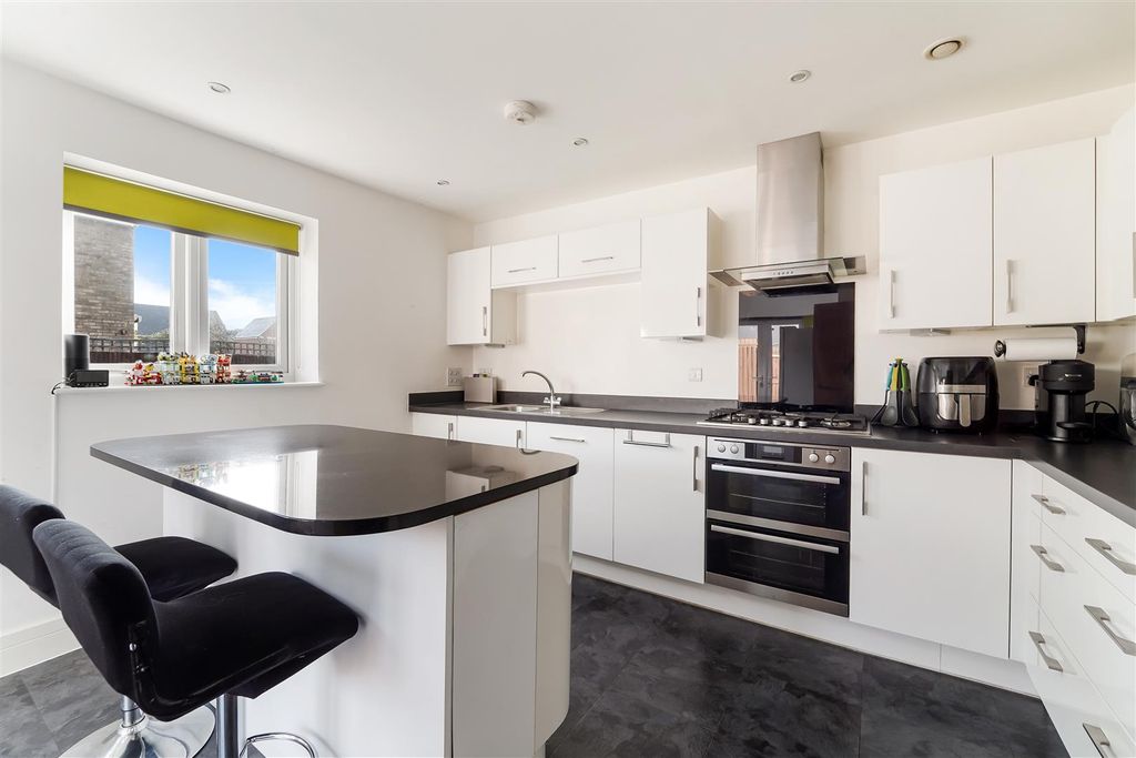 Property photo 2 of 19 Glanville Way (12).Jpg