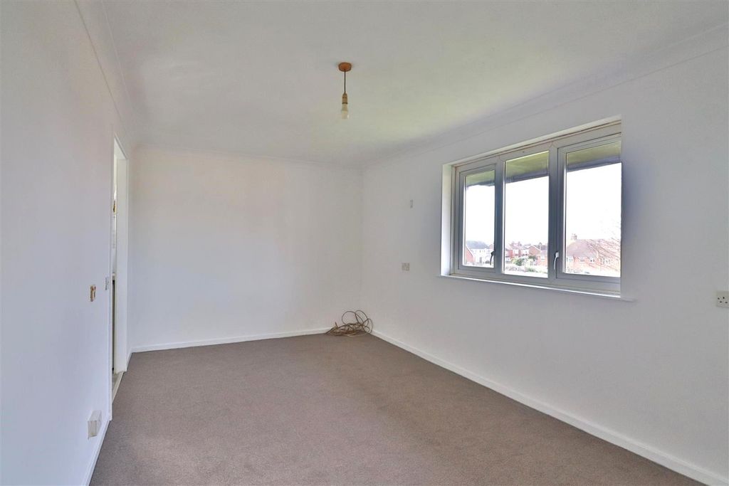 Property photo 3 of 13 L.Jpg