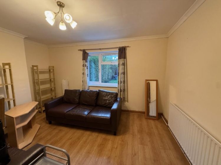 Property photo 3 of 9 5