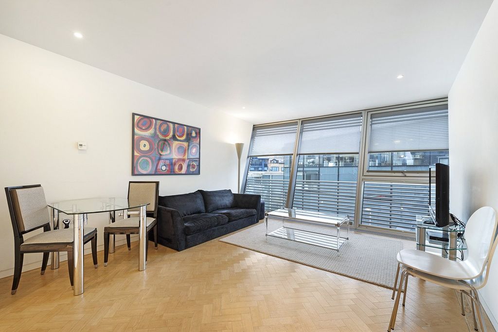 Property photo 1 of 17 Picture No. 01