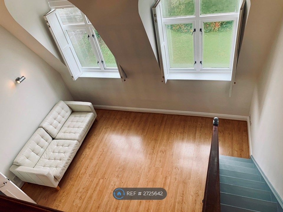 Property photo 1 of 17 Living Room