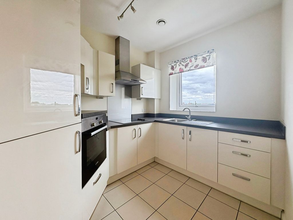 Property photo 2 of 11 Kitchen
