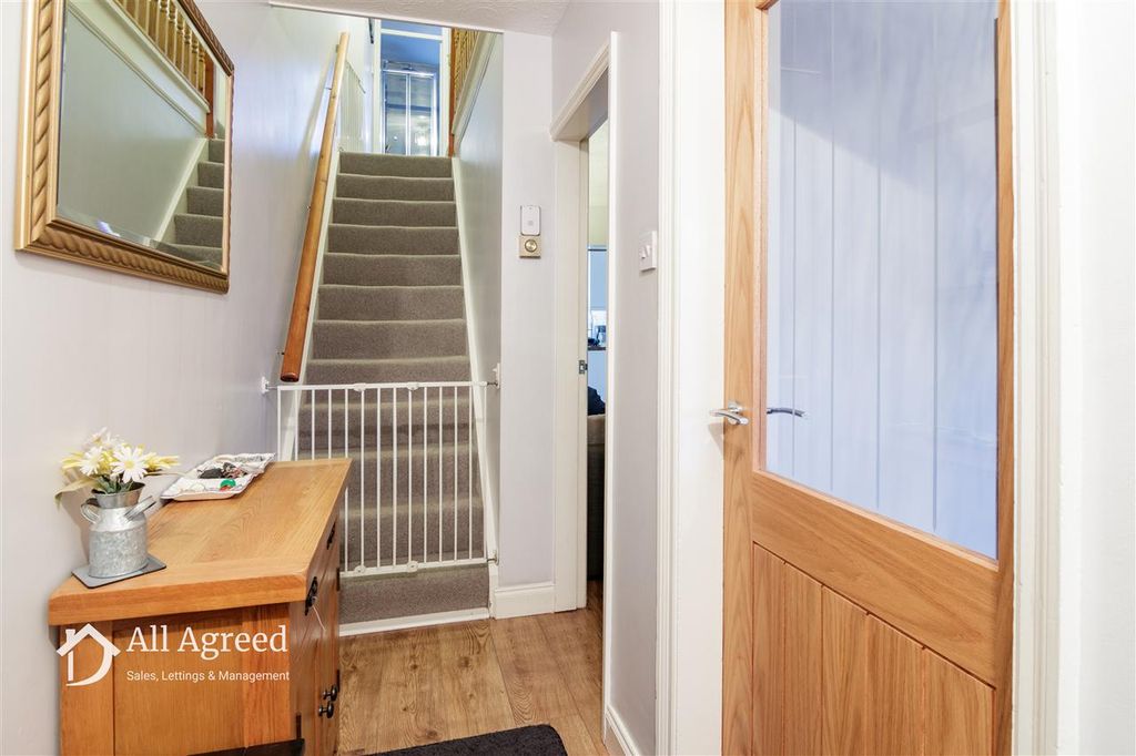 Property photo 2 of 24 Entrance Hall