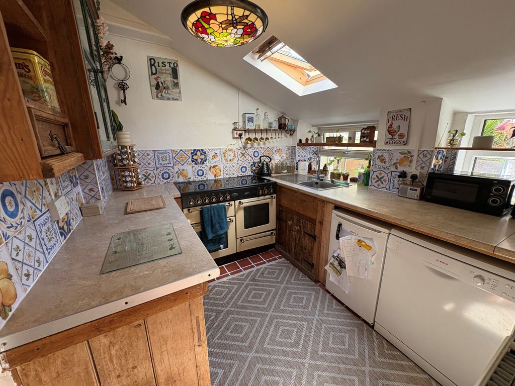Property photo 3 of 20 Kitchen