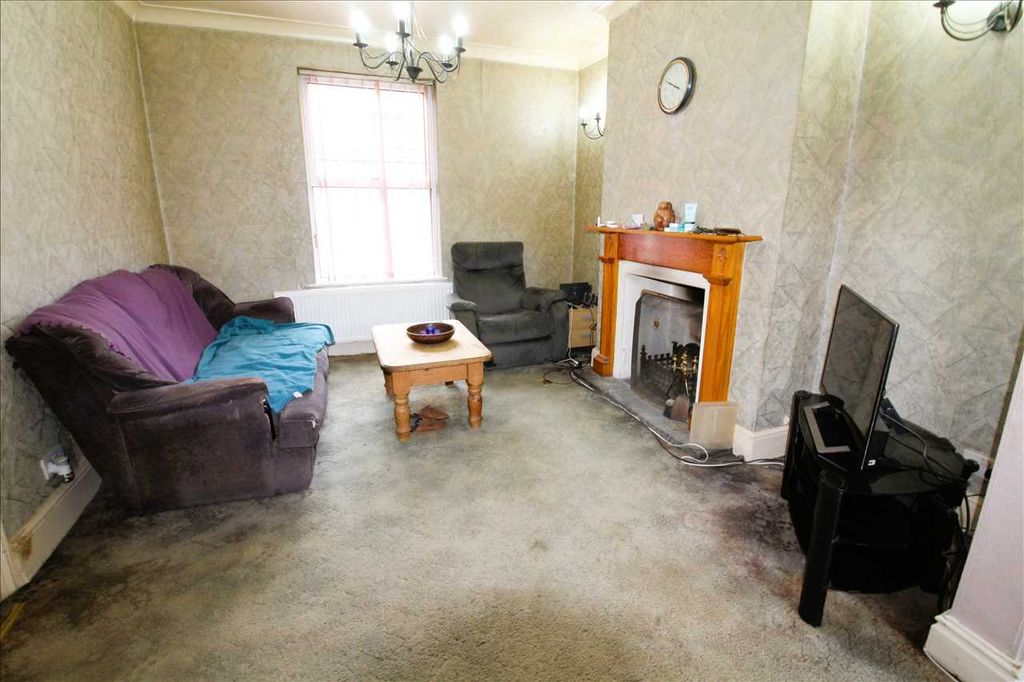 Property photo 2 of 11 Lounge
