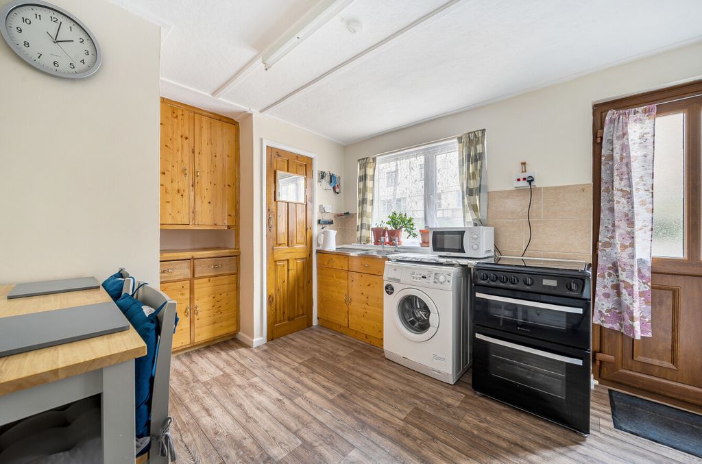 Property photo 3 of 18 1328181-8-6880Fc9...