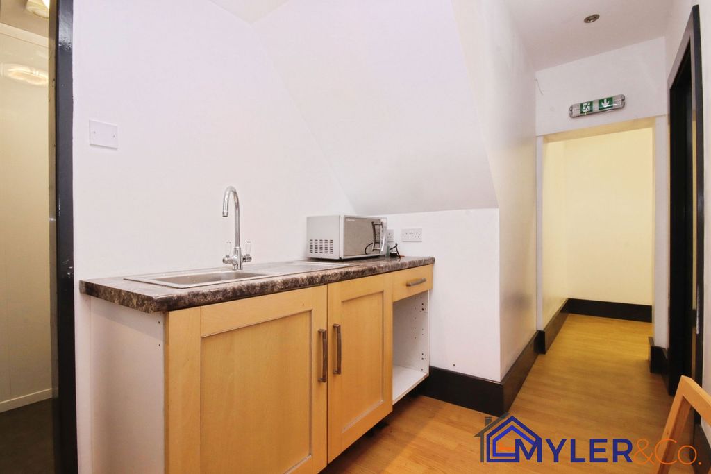 Property photo 3 of 25