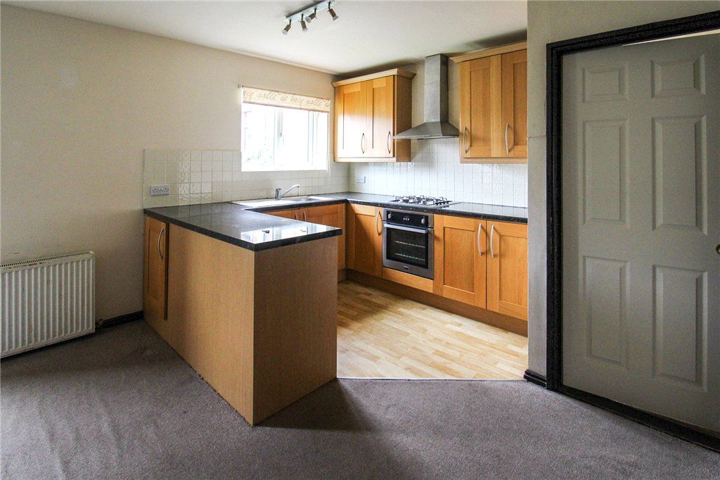 Property photo 3 of 11 Kitchen