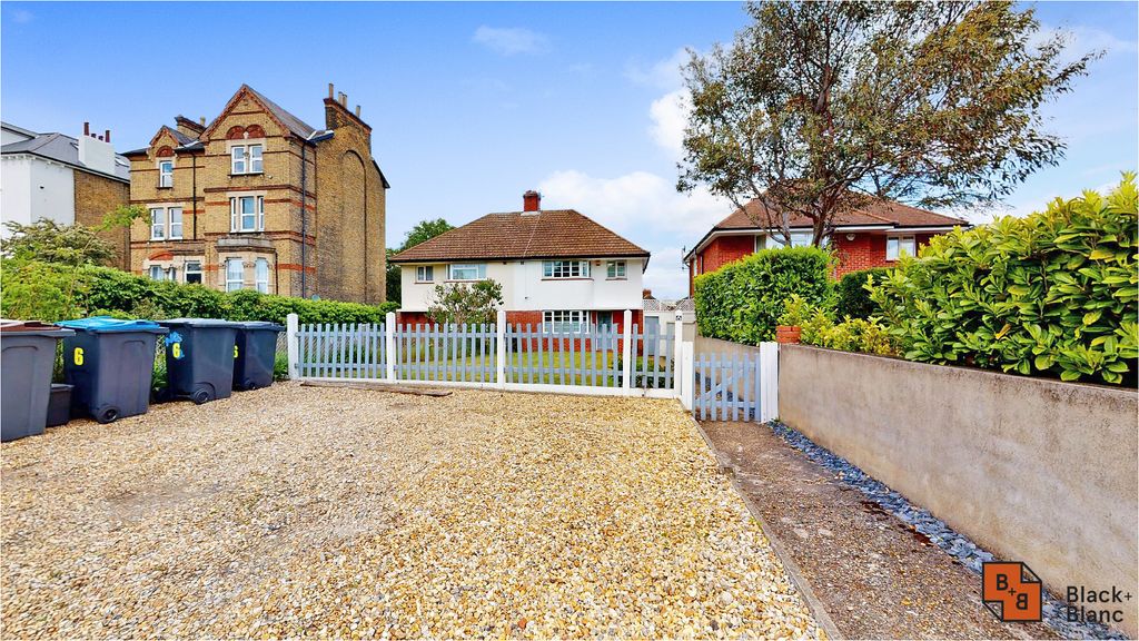 Property photo 1 of 10 External