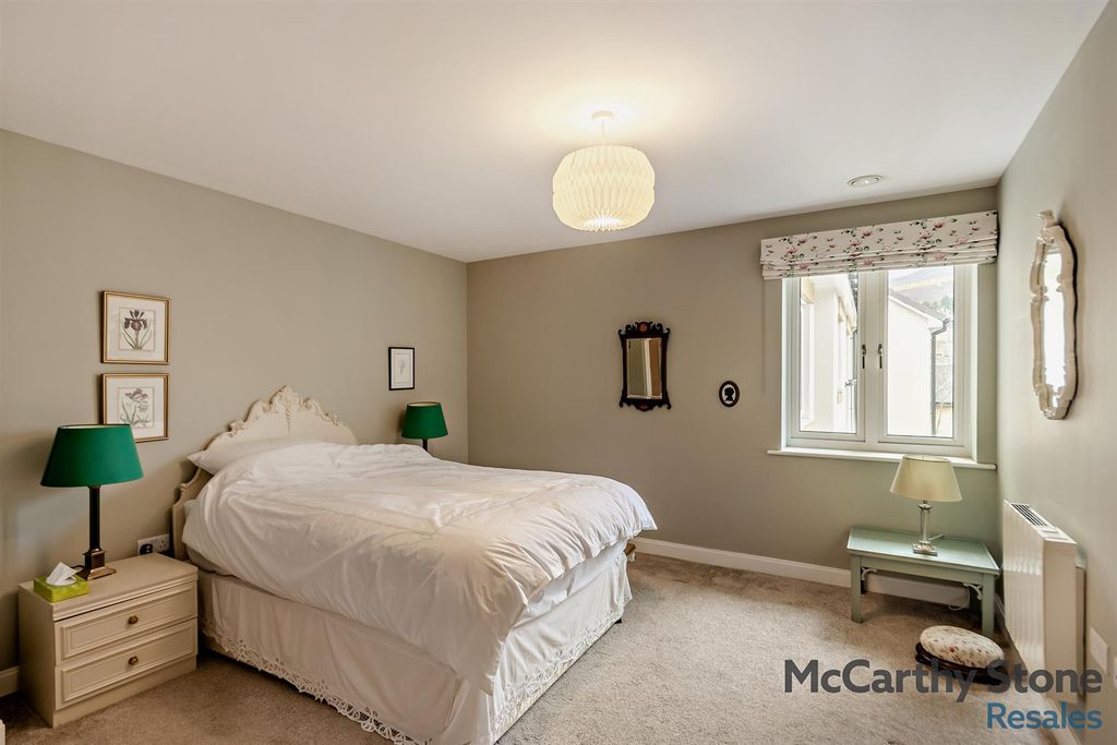 Property photo 3 of 26 8679727-Interior05-800.Jpg