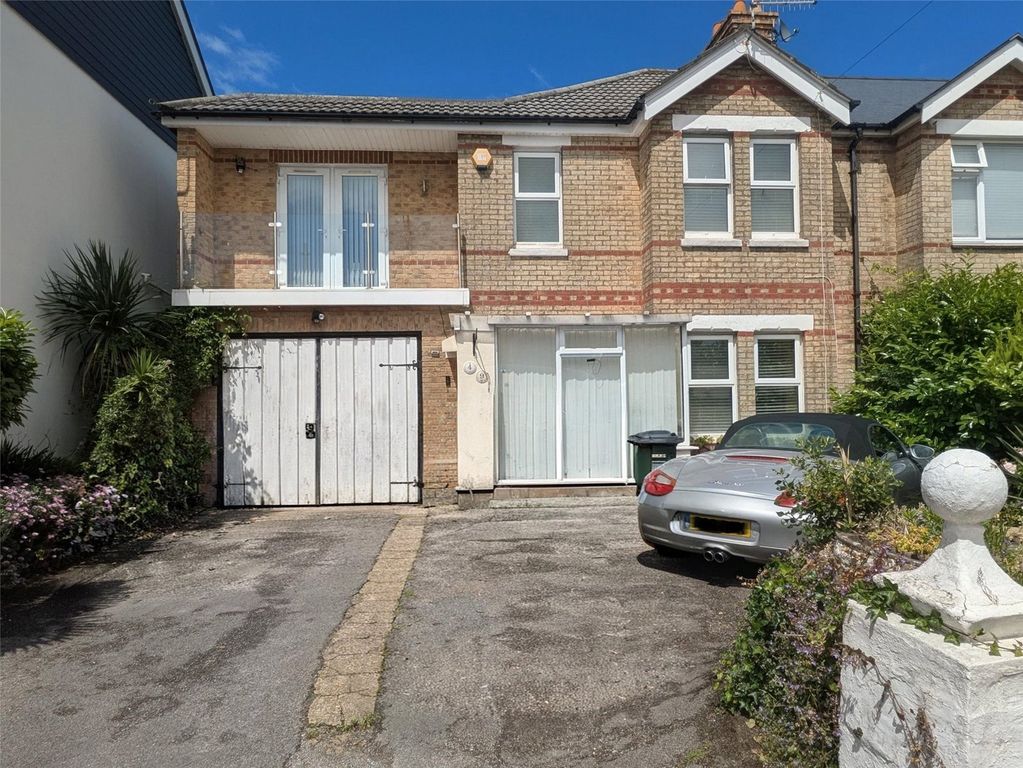 Property photo 1 of 11 Gorleston Road
