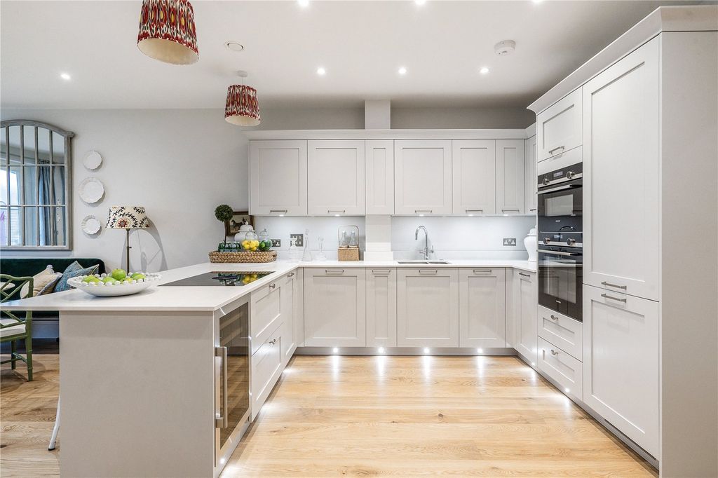 Property photo 2 of 18 182 Show Home