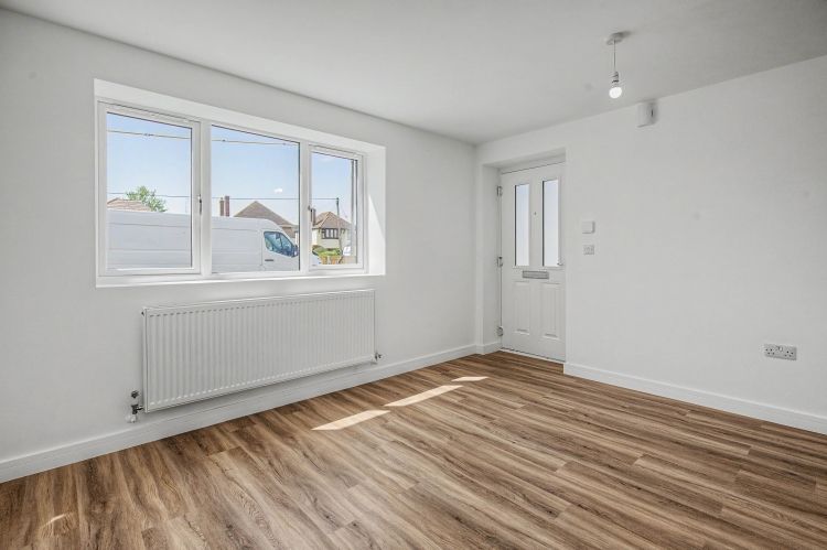 Property photo 3 of 8 327807