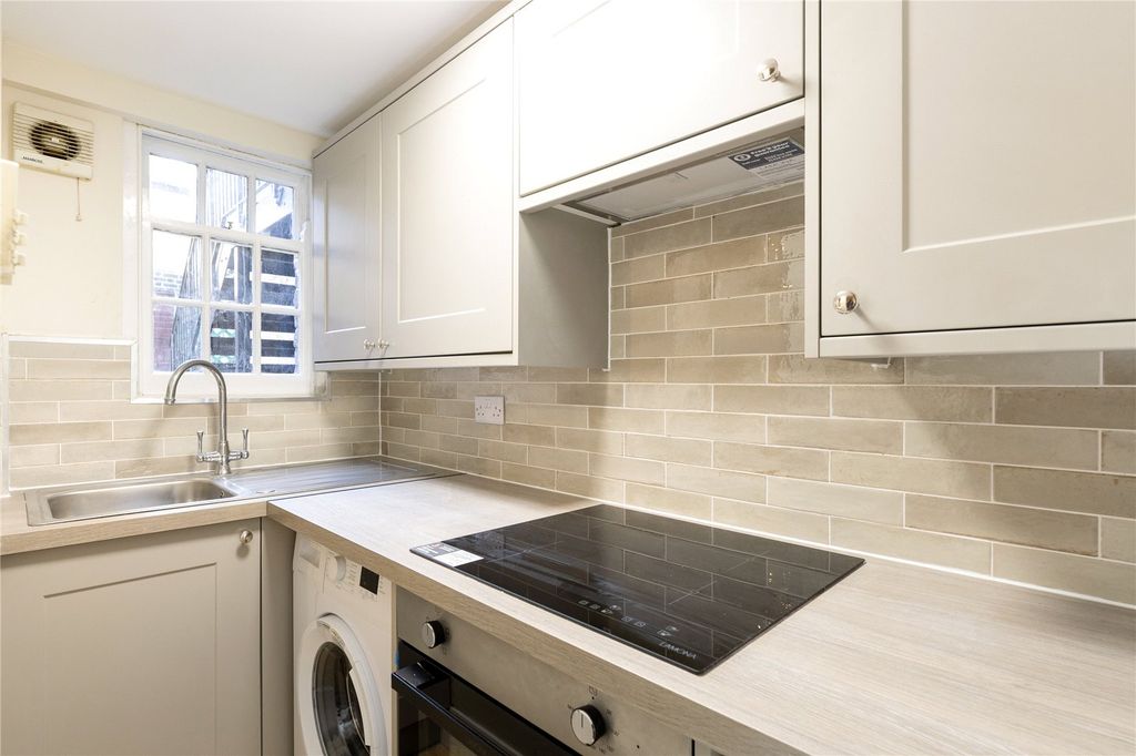 Property photo 2 of 7 Kitchen