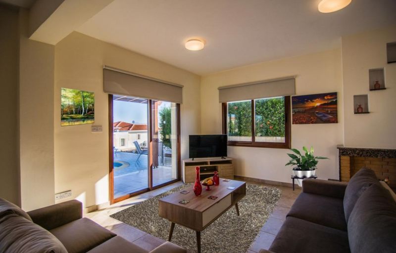 Property photo 2 of 11 Lounge Example