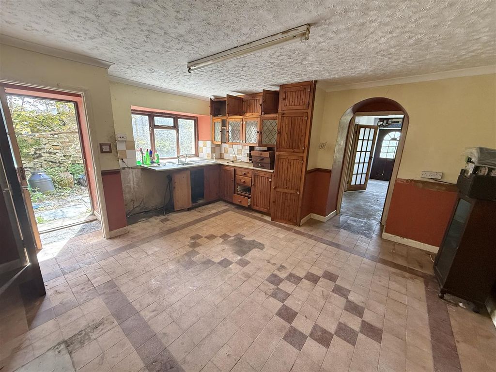 Property photo 3 of 19 Kitchen / Diner