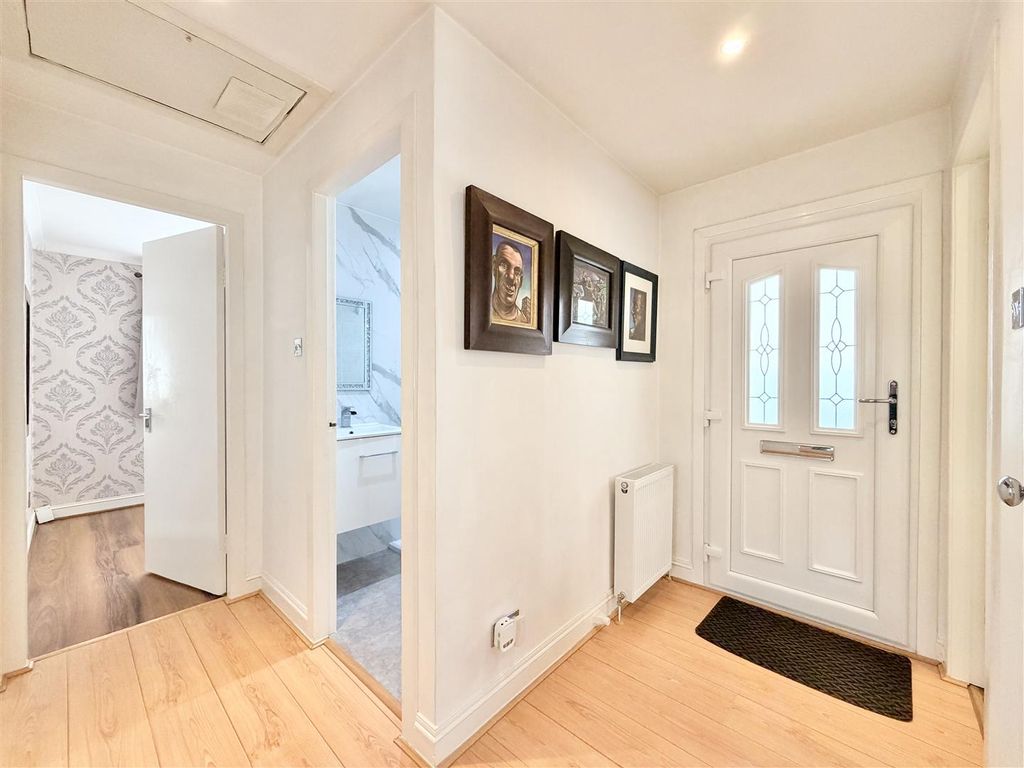 Property photo 2 of 15 Hallway